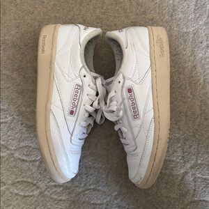Reebok Classic White Lace-Up Shoes. Size 7.5. Worn ~3 times